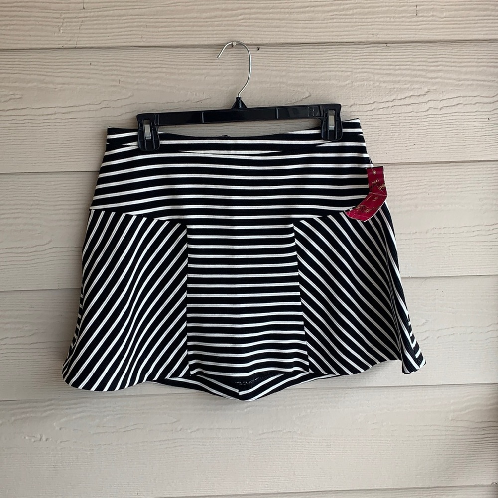 Candie’s Black & White Skirt